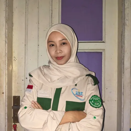 Foto Dewi Ratnasari